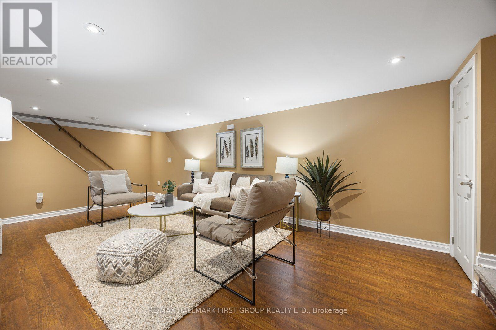920 ESSA CRESCENT - 32