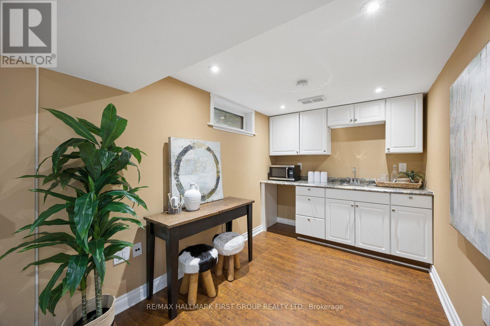 920 ESSA CRESCENT - 34