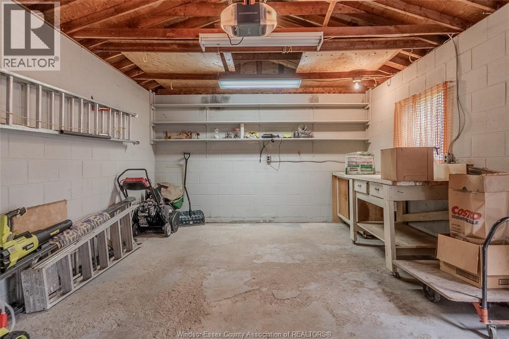 1051 Grand Marais ROAD West - 34