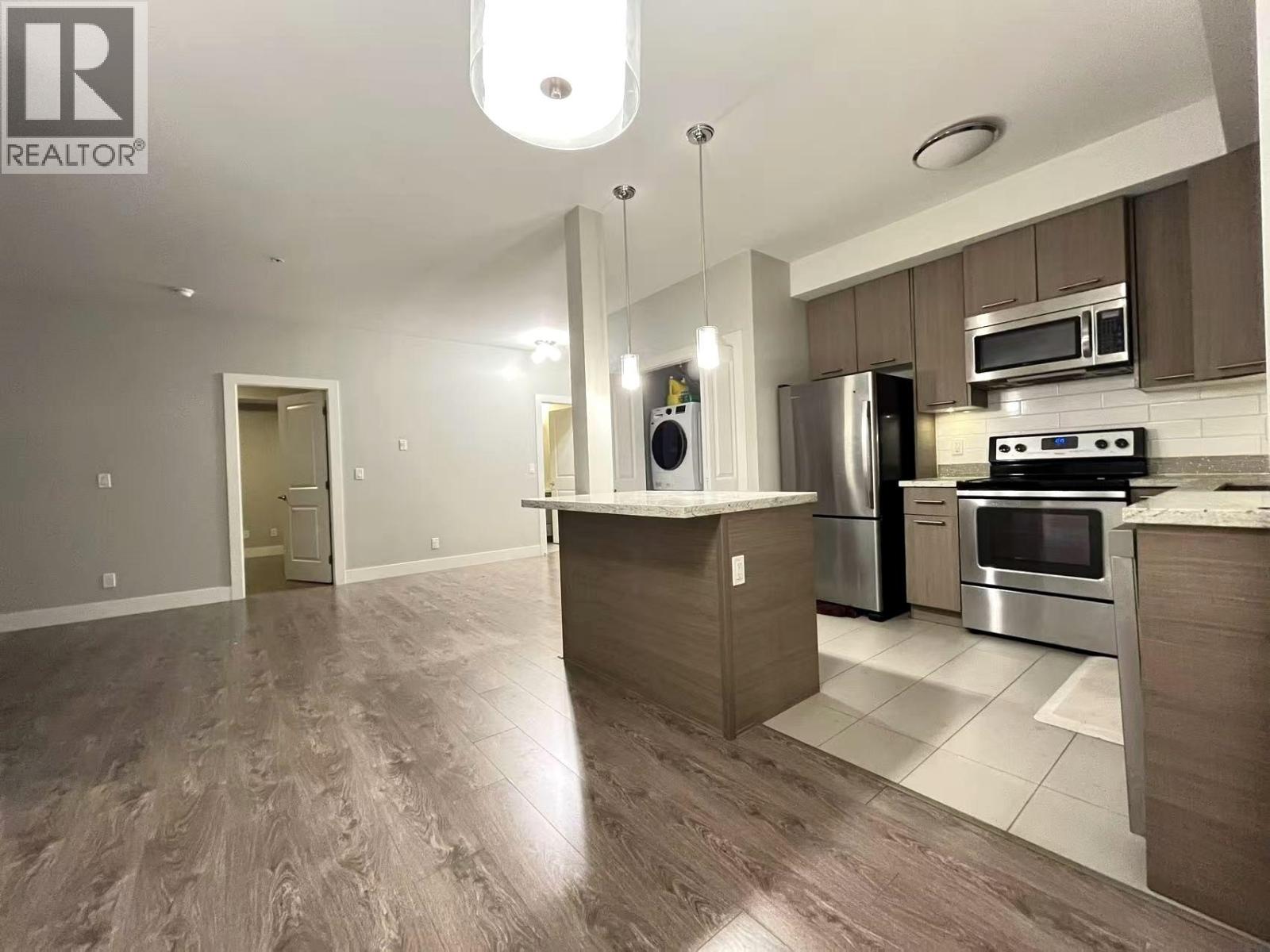 #305 7377 14TH Avenue, Burnaby, British Columbia, V3N1Z7, Burnaby, British Columbia — photo 2 of 5