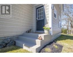Living room - 1772 304 Highway, Cape Forchu, NS B5A5G7 Photo 6