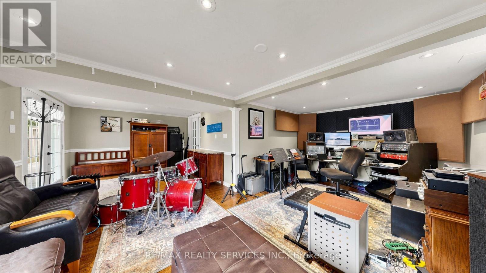 319 DINGLE COURT - 31