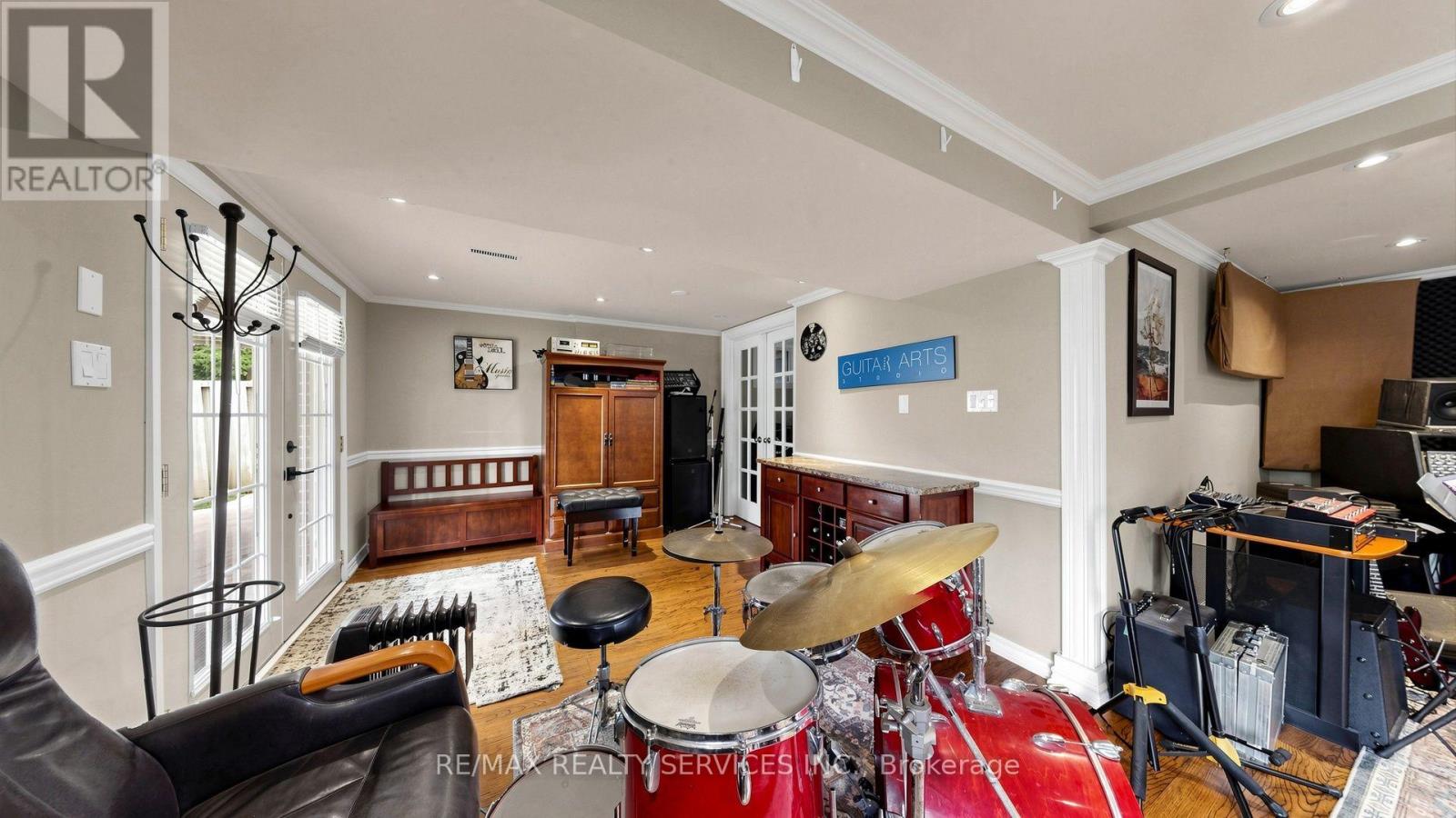 319 DINGLE COURT - 33