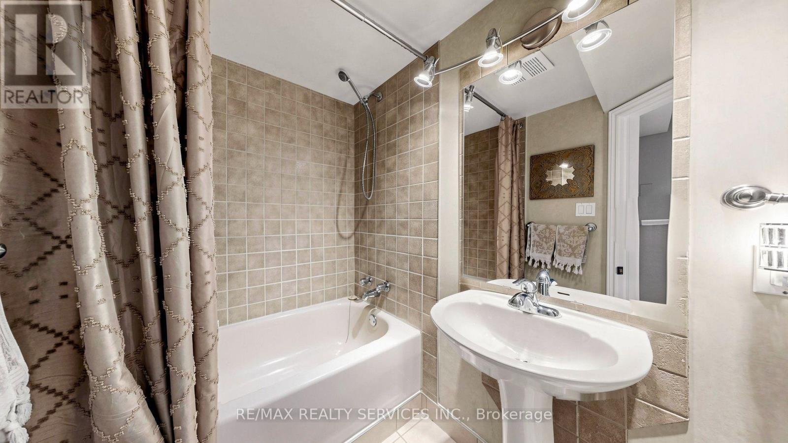 319 DINGLE COURT - 36