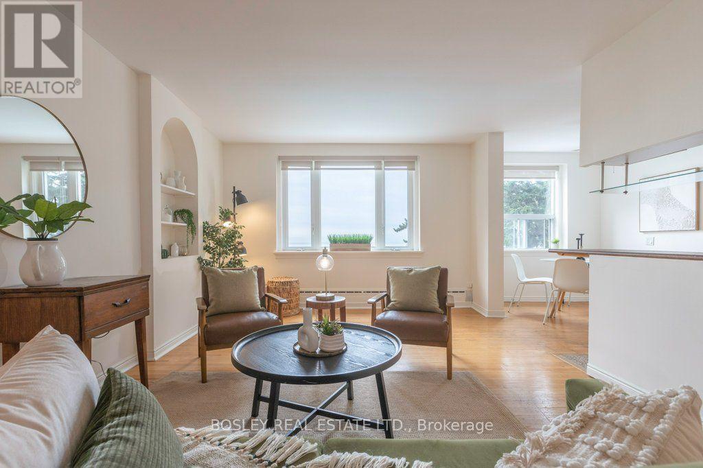 Photo of 2693 Lake Shore Boulevard