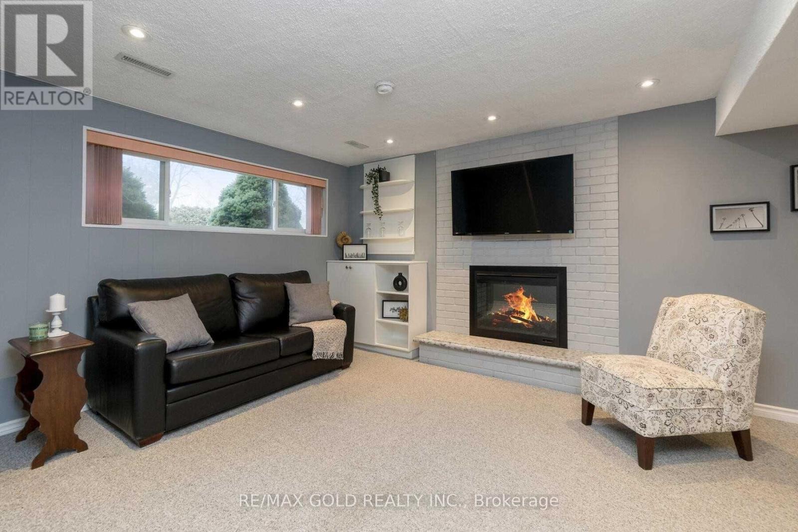 32 GLENFOREST ROAD - 16