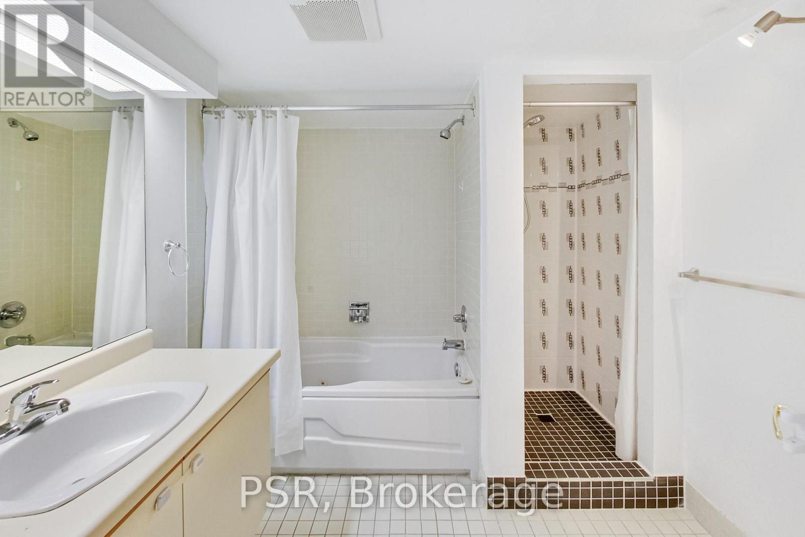 #510 65 SCADDING AVENUE - 32