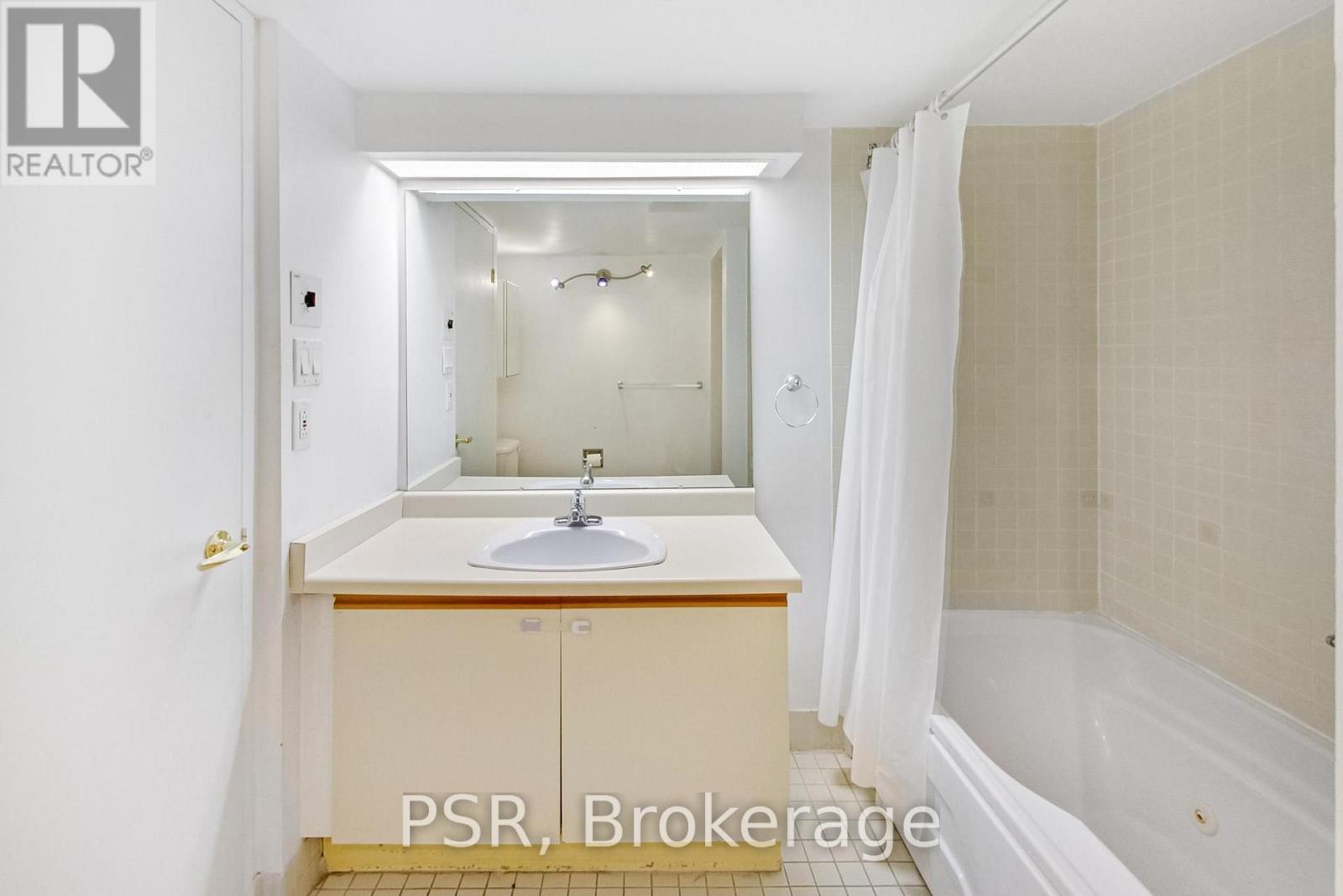 #510 65 SCADDING AVENUE - Image 34