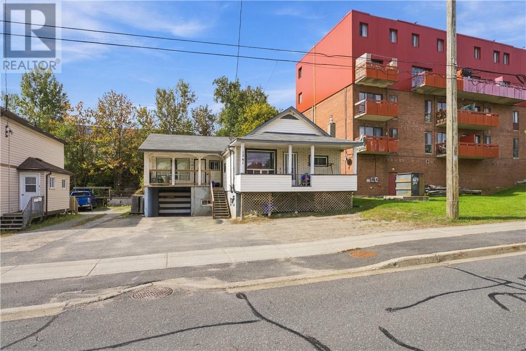 1261 Notre-Dame Avenue