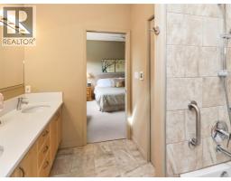 Den - 2360/2380 95 Highway, Spillimacheen, BC V0A1P0 Photo 16