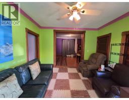 559 Assumption, Windsor, ON N9A3B3 Photo 40