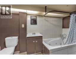 559 Assumption, Windsor, ON N9A3B3 Photo 19