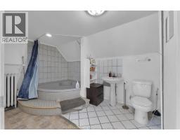 559 Assumption, Windsor, ON N9A3B3 Photo 25