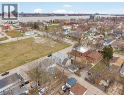 559 Assumption, Windsor, ON N9A3B3 Photo 34
