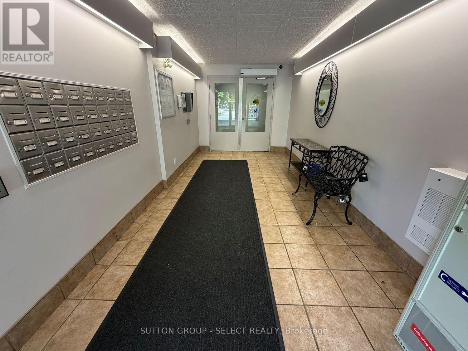 203 - 80 BRECKENRIDGE DRIVE — photo 2
