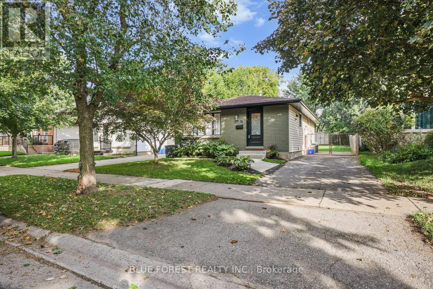 Property for sale at 38 STROUD CRESCENT