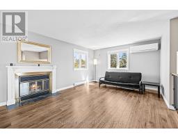 Living room - 5 - 10 Castlegreen Private, Ottawa, ON K1T3N2 Photo 6