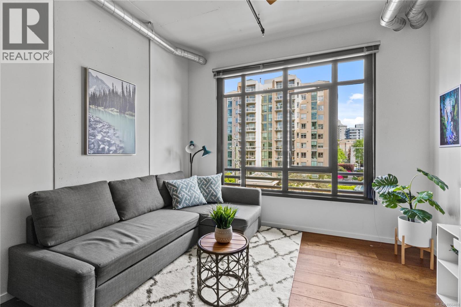 #427 1029 View St - 13
