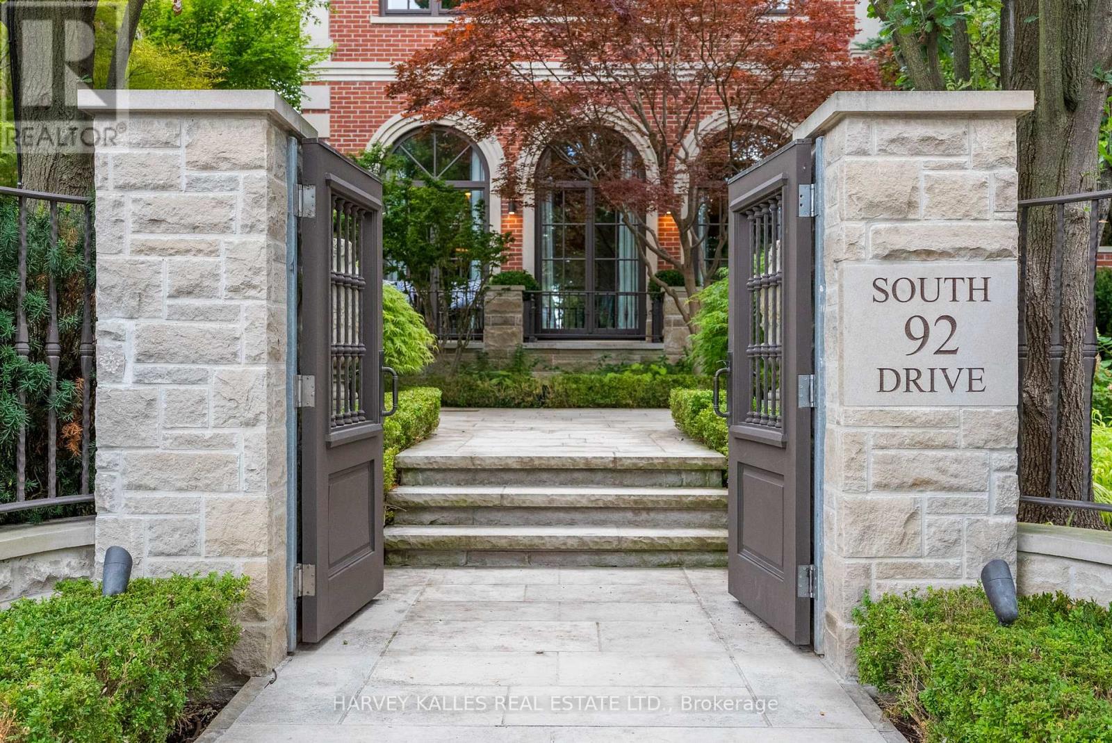 Photo of 92 SOUTH DRIVE