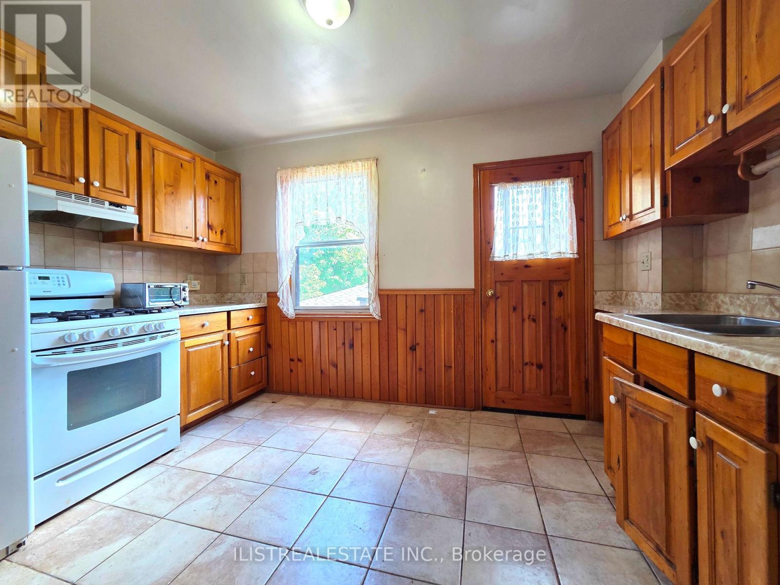 Photo of 213 BLANTYRE AVENUE