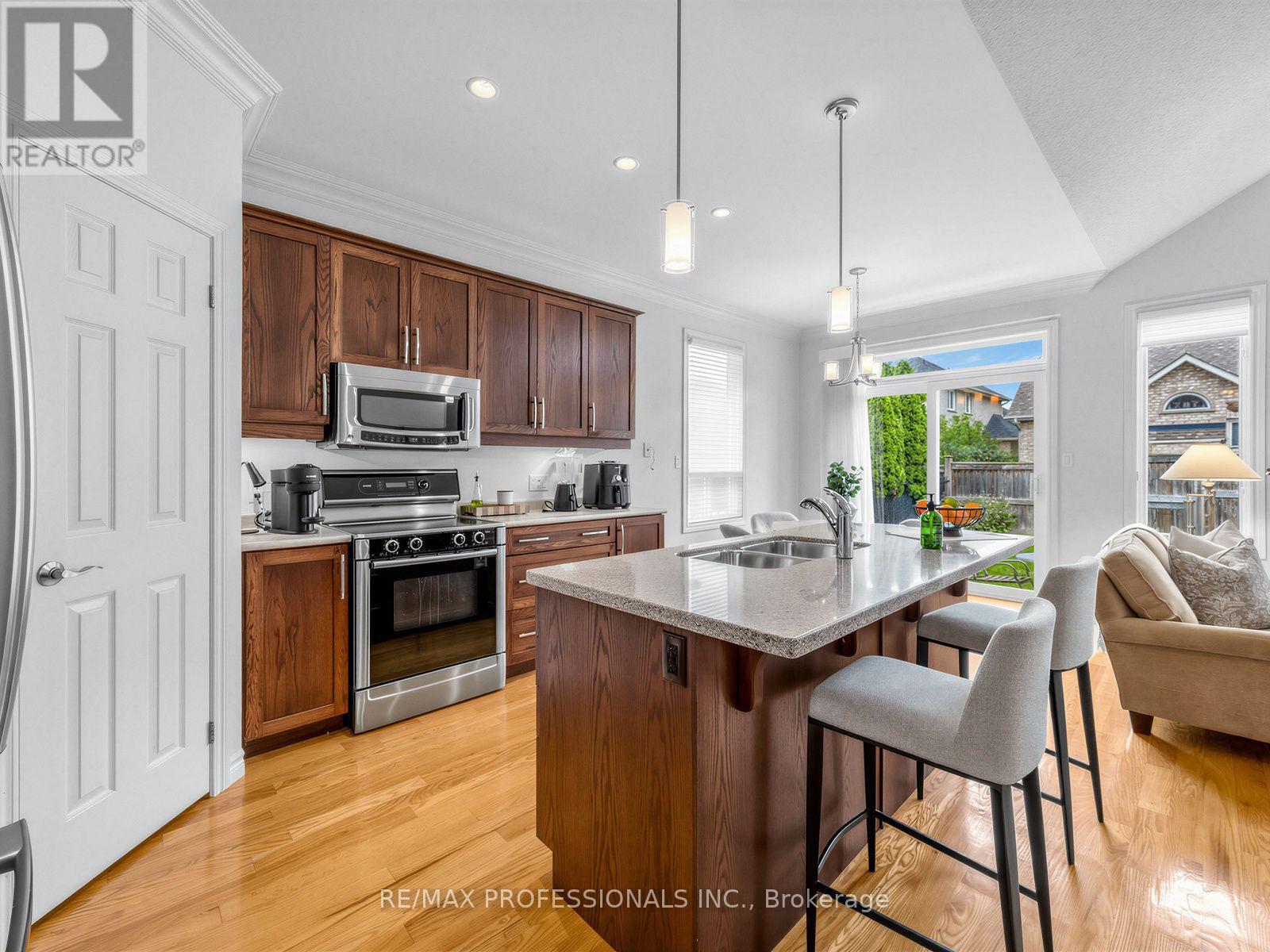 360 BRITANNIA AVENUE E - Image 13