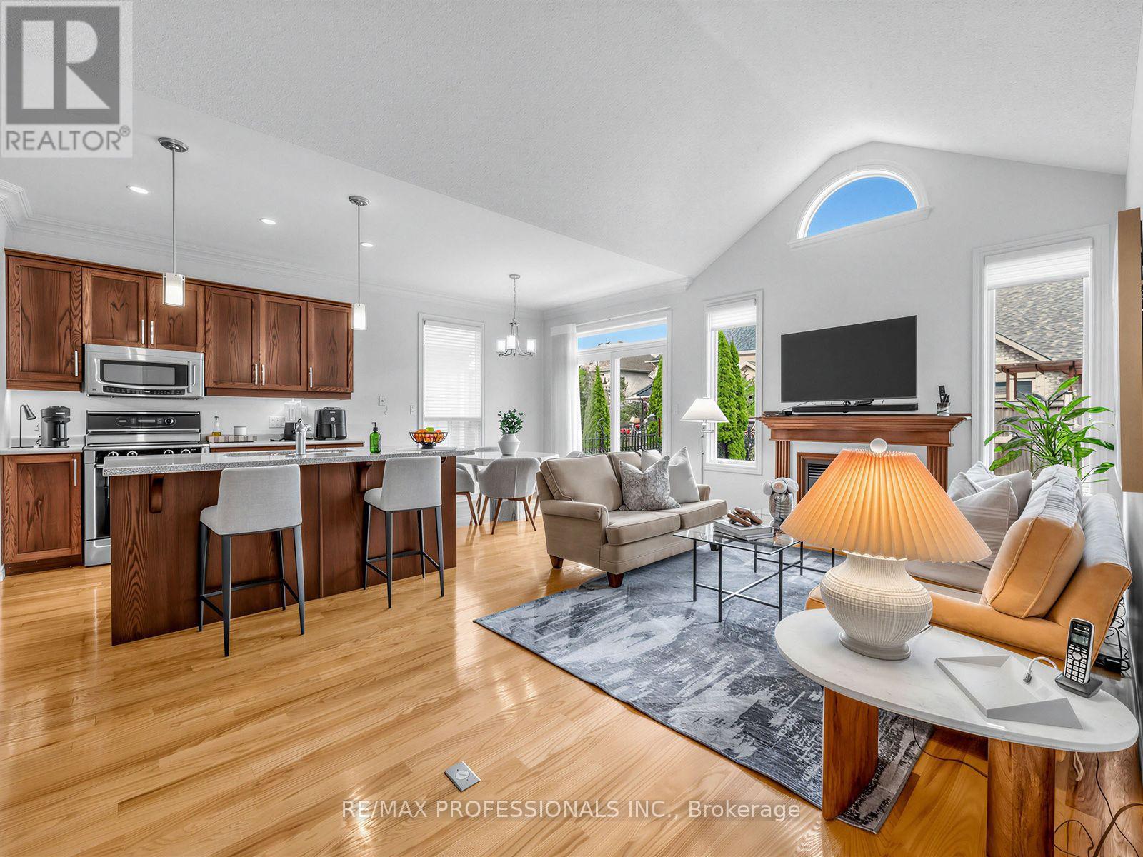 360 BRITANNIA AVENUE E - Image 3