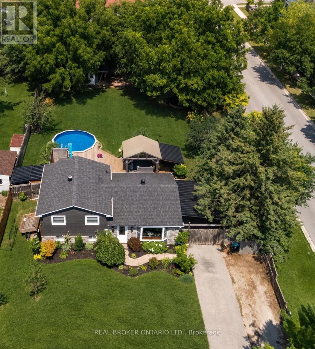 213 Centre Street, Essa (Angus), Ontario, L0M1B0, Essa (Angus), Ontario — photo 2 of 5