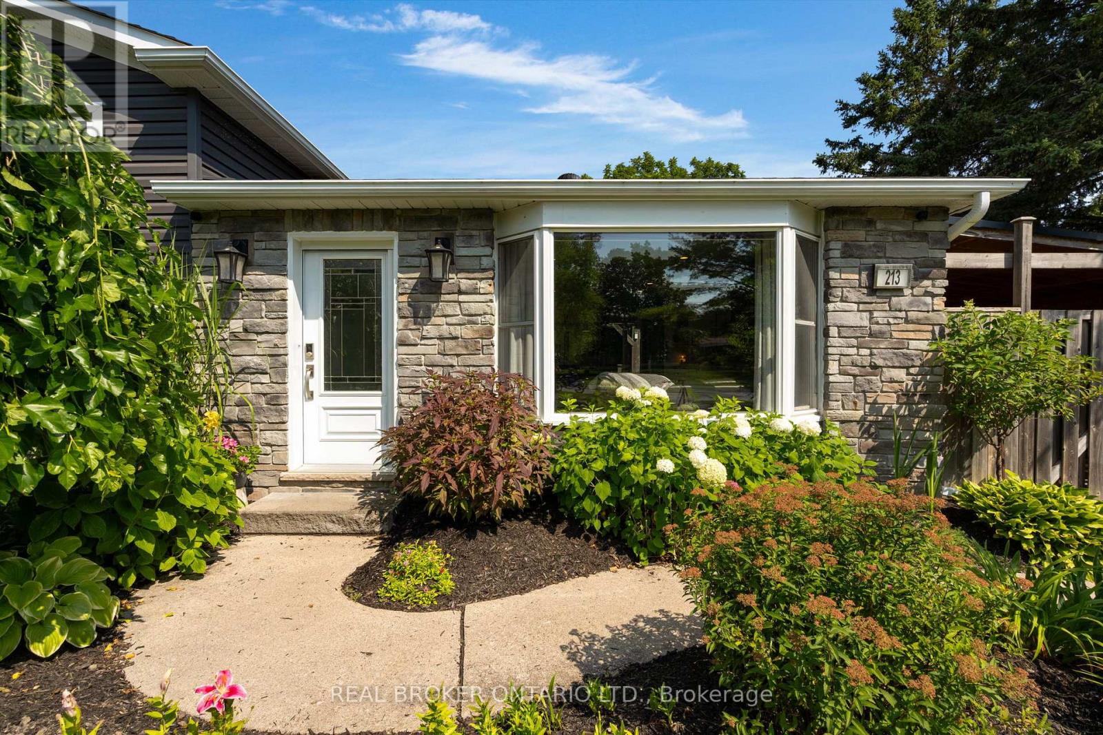 213 Centre Street, Essa (Angus), Ontario, L0M1B0, Essa (Angus), Ontario — photo 3 of 5