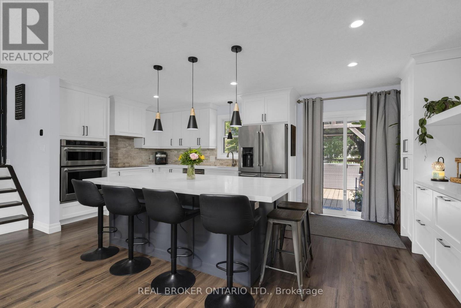 213 Centre Street, Essa (Angus), Ontario, L0M1B0, Essa (Angus), Ontario — photo 5 of 5