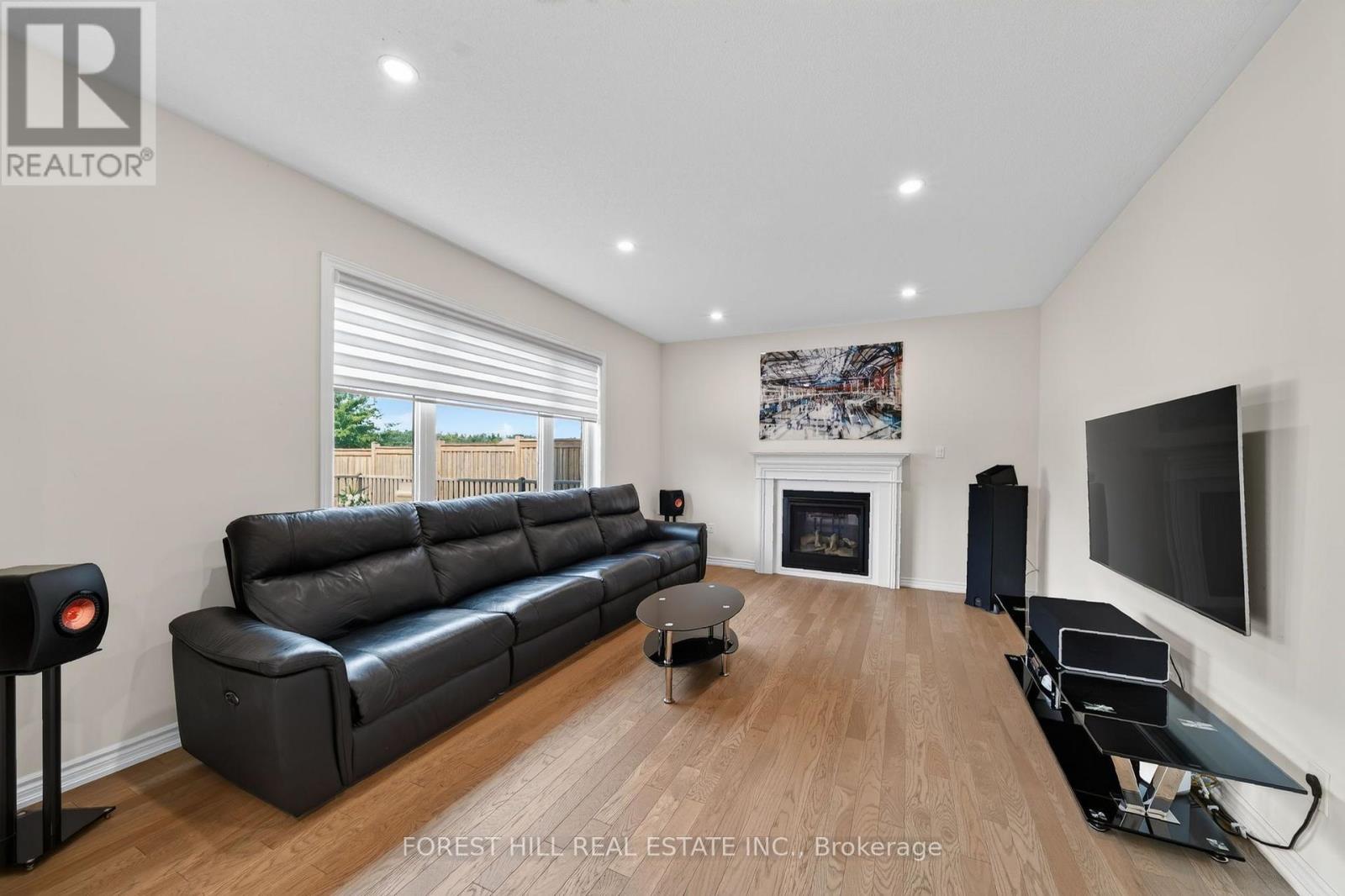 37 RUGMAN CRESCENT - 13