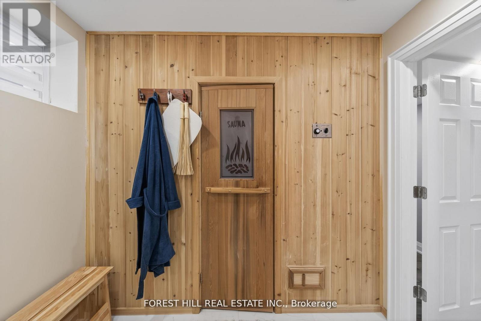 37 RUGMAN CRESCENT - 35