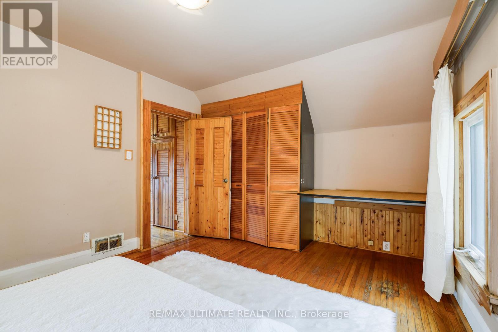 251 BOON AVENUE - 18