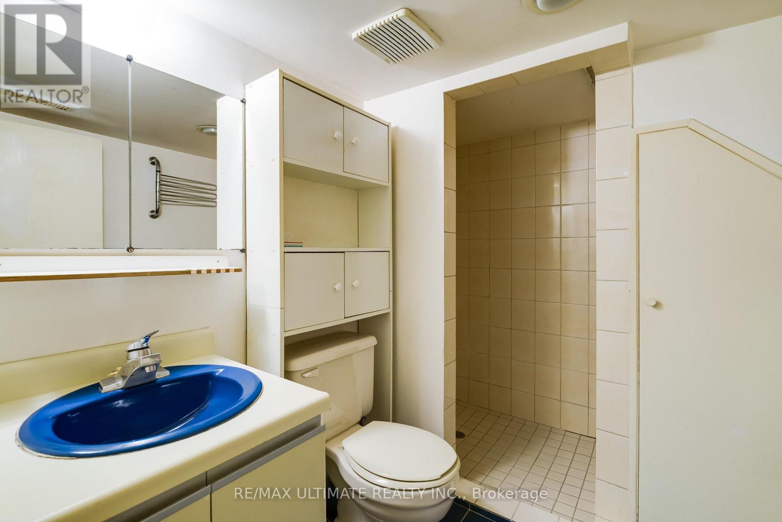 251 BOON AVENUE - 26