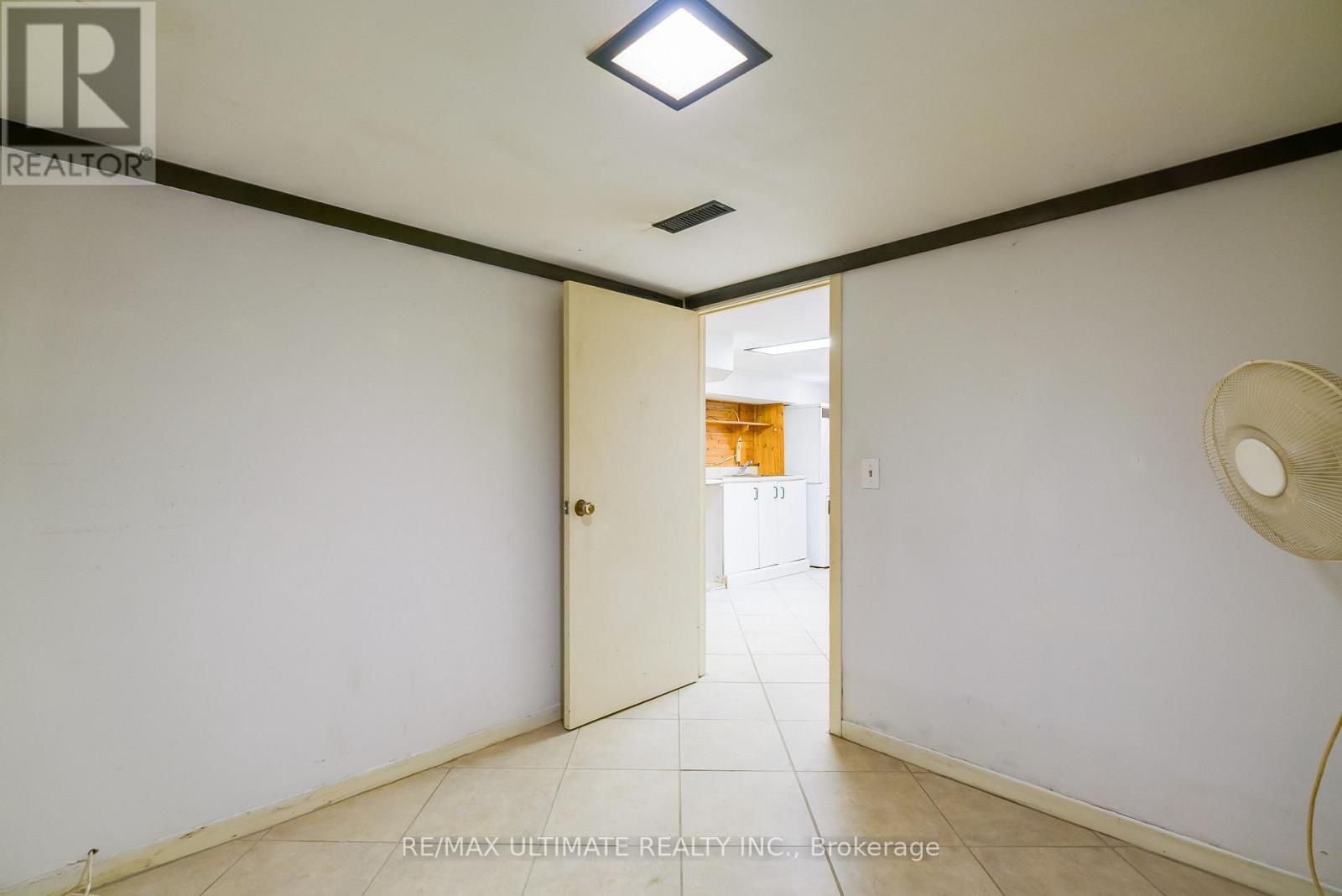 251 BOON AVENUE - 29
