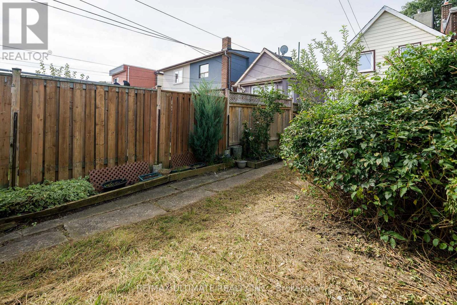 251 BOON AVENUE - 33