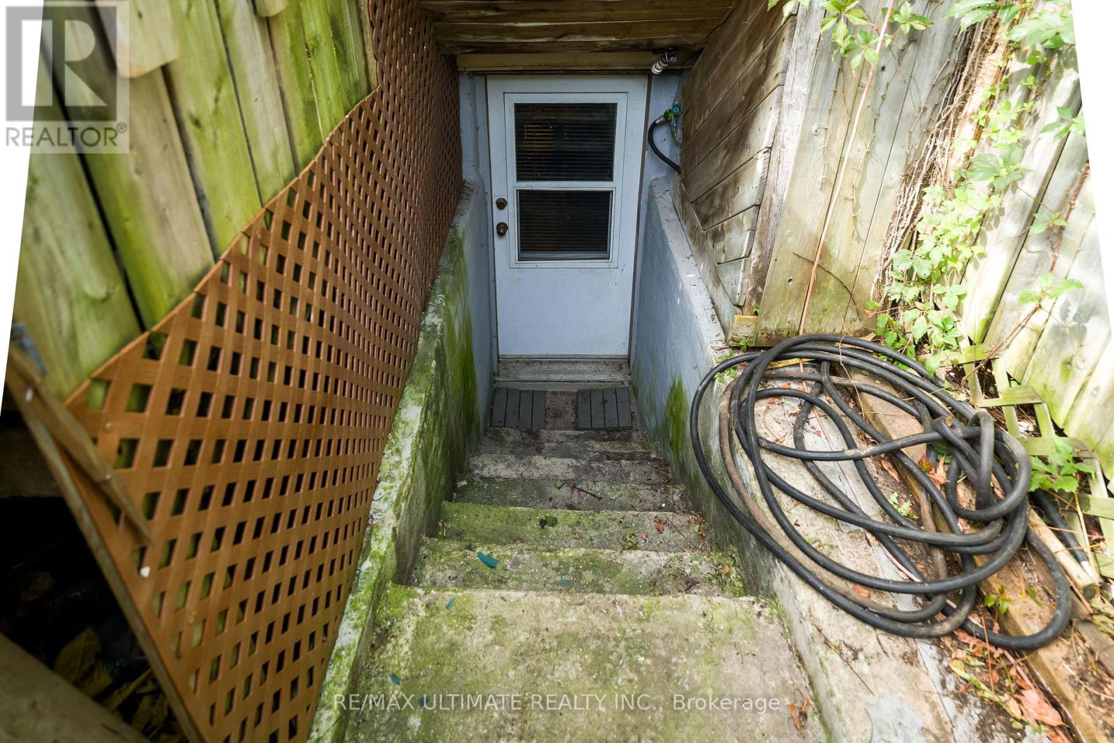 251 BOON AVENUE - 36
