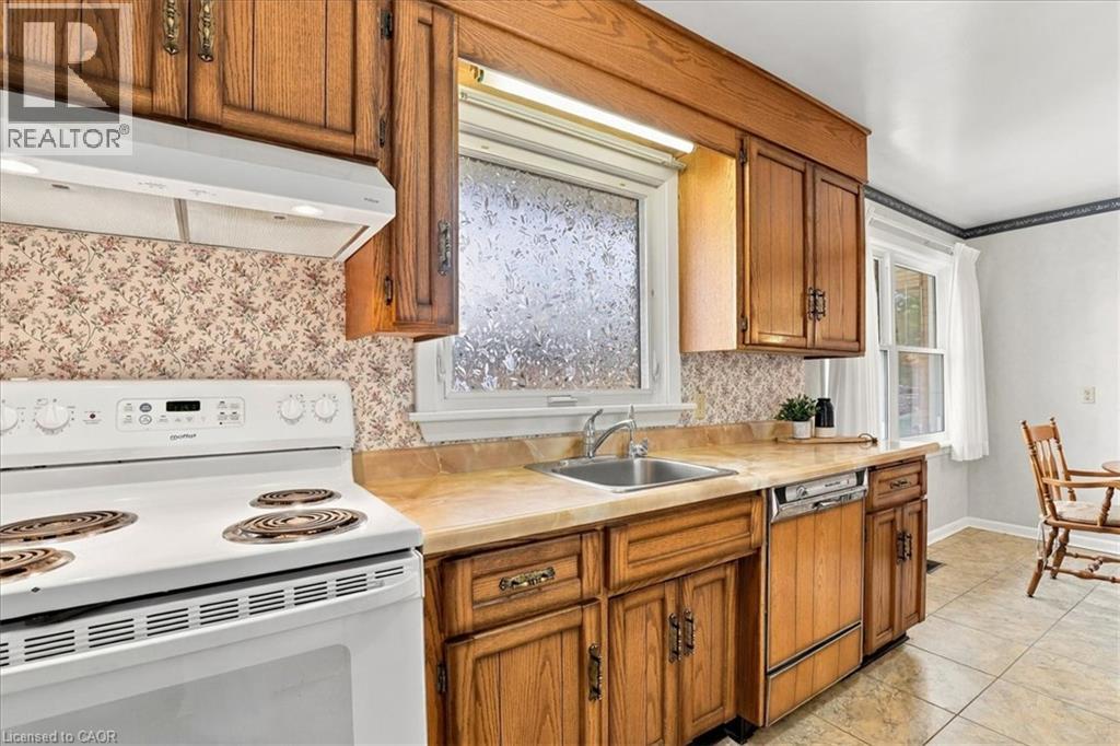 1054 UNION Street - Image 11