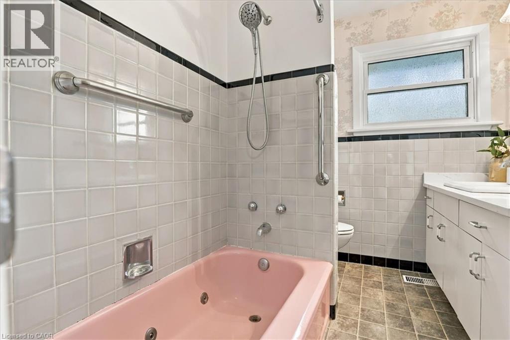 1054 UNION Street - Image 15
