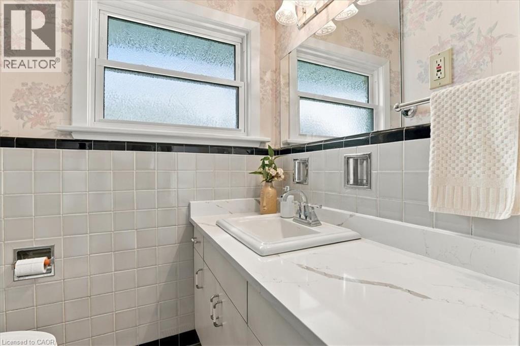 1054 UNION Street - 16
