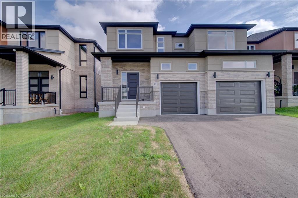 10 MUNN Crescent - 1