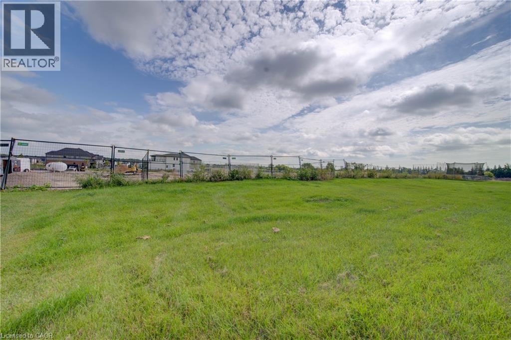 10 MUNN Crescent - 43