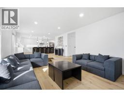4pc Bathroom - 76 Beaconsfield Way Nw, Calgary, AB T3K1X1 Photo 16