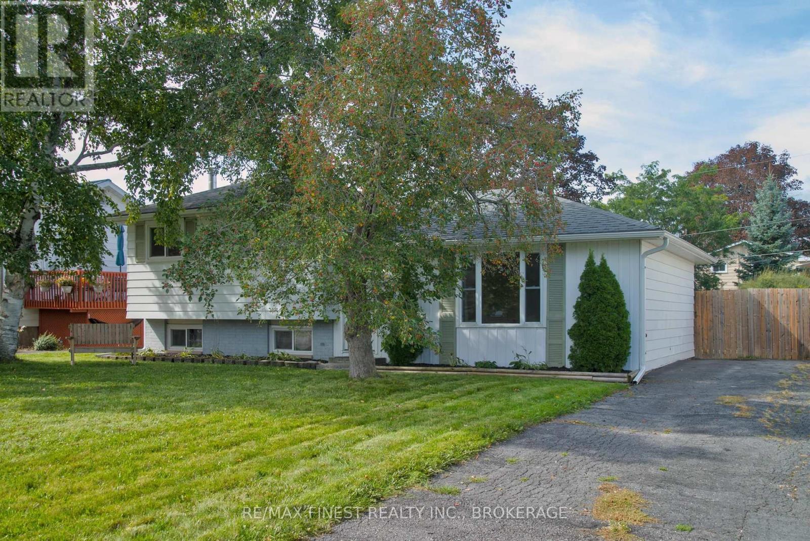 773 CLARK CRESCENT - 2