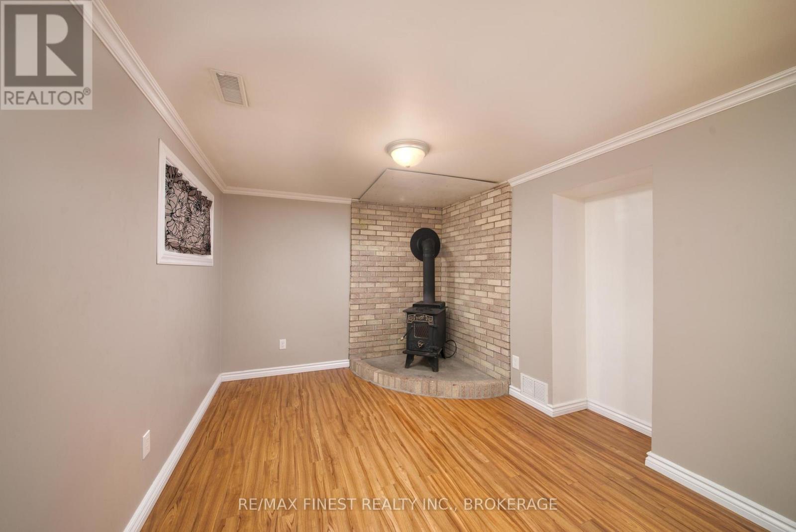 773 CLARK CRESCENT - 26