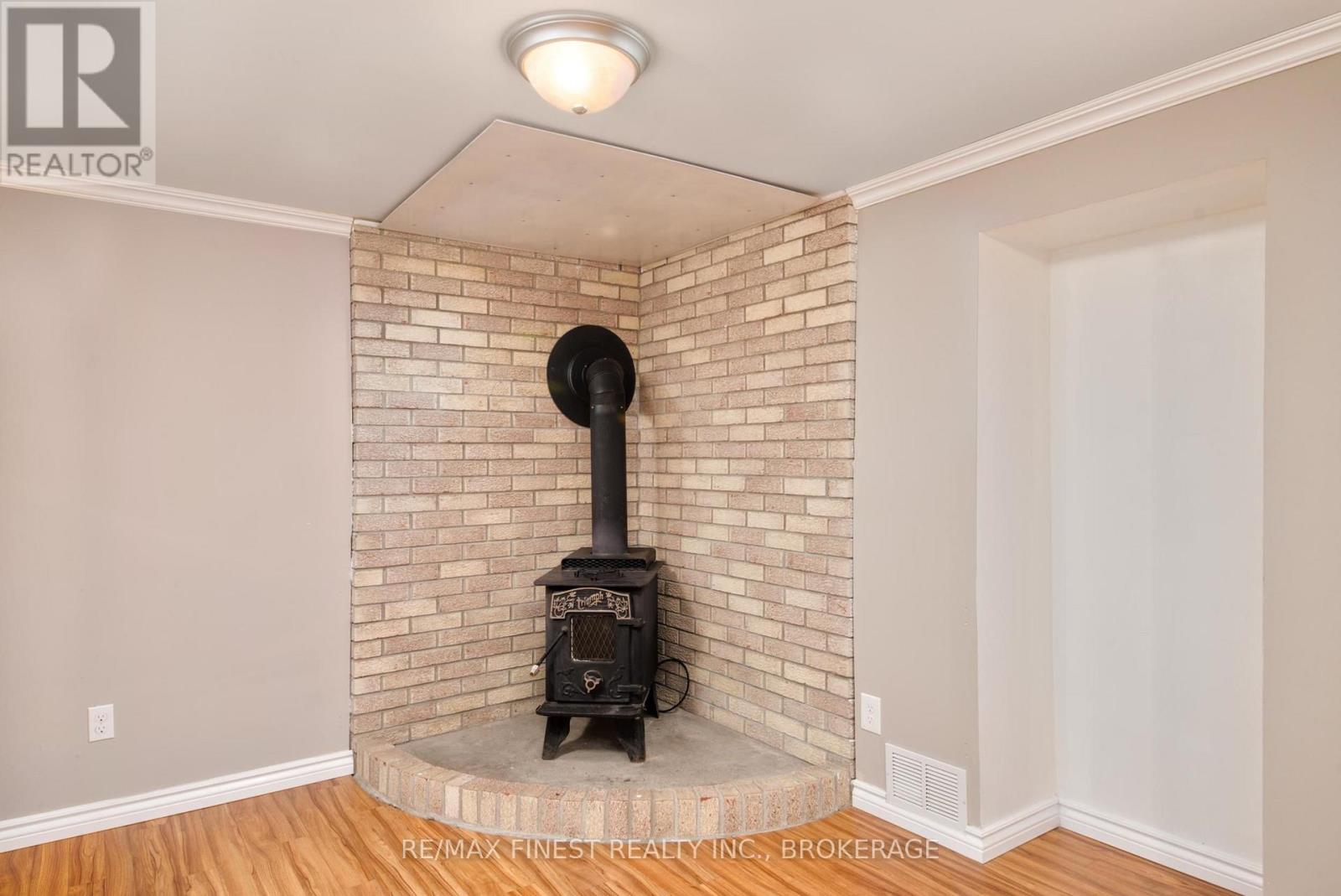 773 CLARK CRESCENT - Image 28