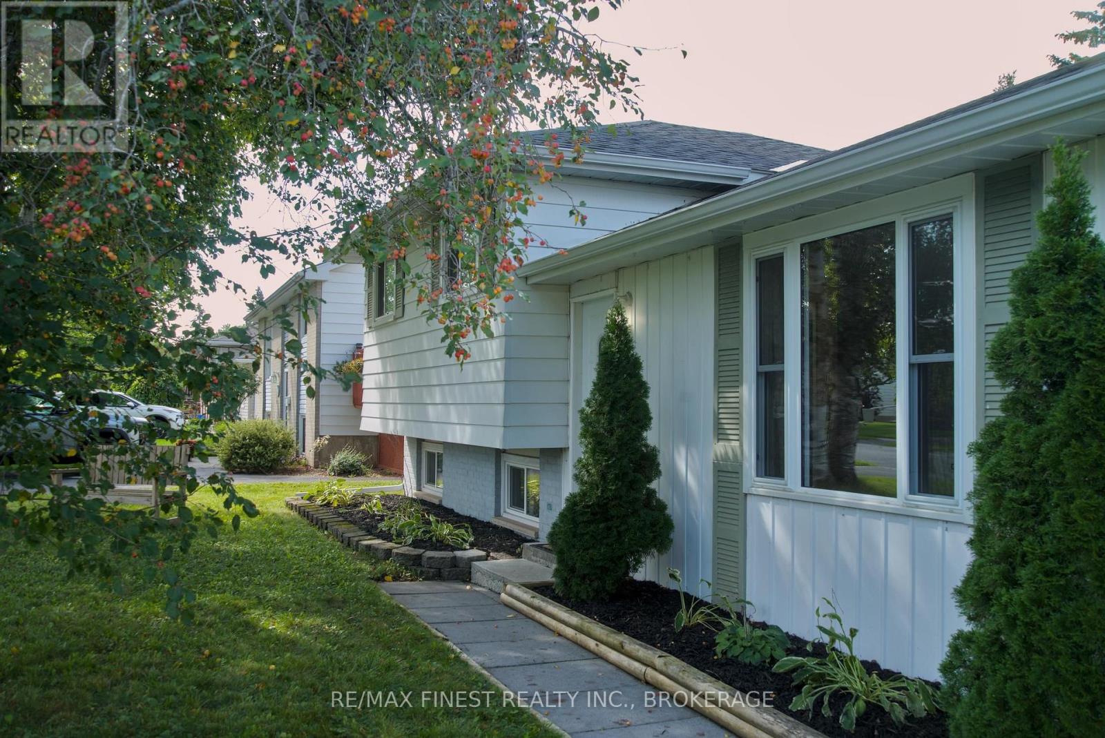 773 CLARK CRESCENT - 3
