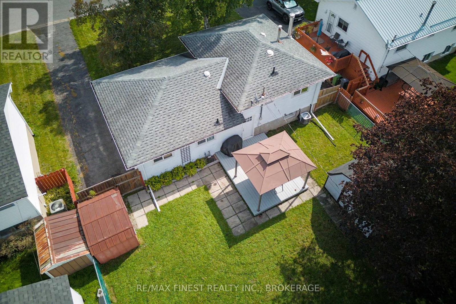 773 CLARK CRESCENT - 33