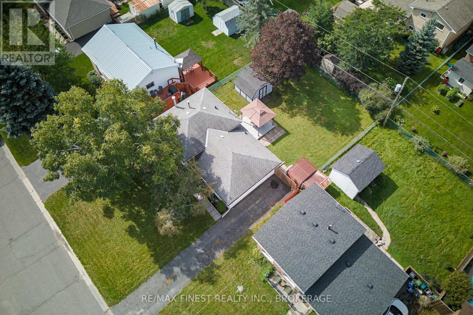 773 CLARK CRESCENT - 35