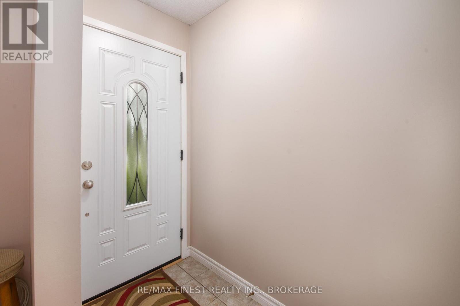 773 CLARK CRESCENT - 4