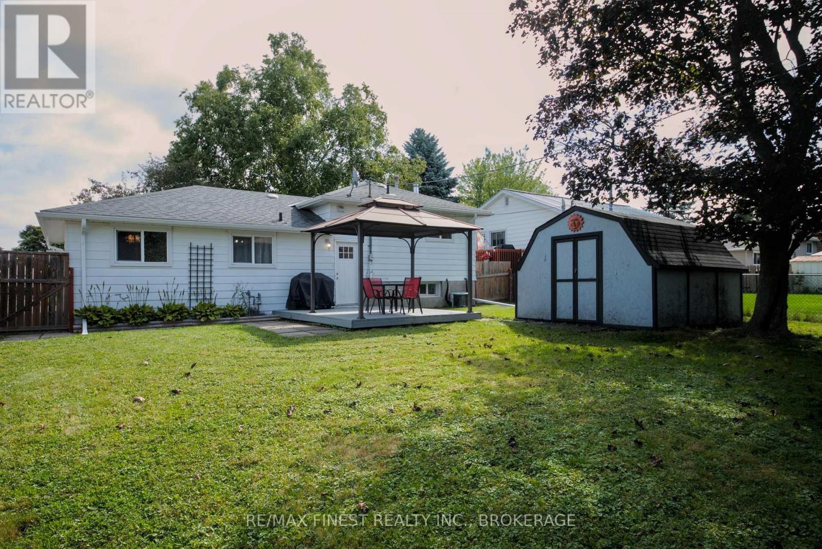 773 CLARK CRESCENT - 40